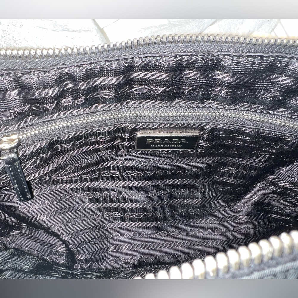AUTHENTIC PRADA Vintage re-nylon shoulder bag, black. Comes with dust bag. - Picture 3 of 11